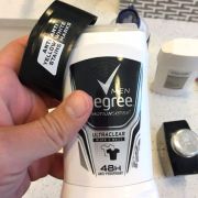 Lăn khử mùi nam Degree Ultraclear Black + White 76g của Mỹ