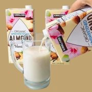 Sữa hạnh nhân Kirkland Almond không đường 946ml của Mỹ