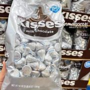 Kẹo socola Kisses Milk Chocolate Hershey’s 1,45kg(330 miếng)